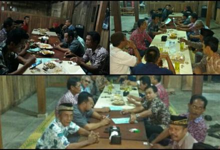 RAPAT PEMERINTAH DESA LURAH, CARIK DESA, KA. SIE PEMERINTAHAN DAN DUKUH