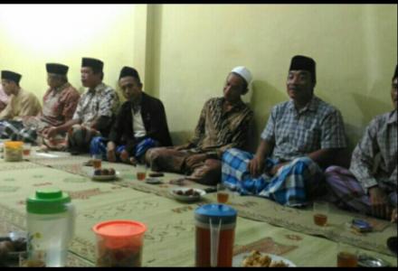 RAPAT DI PEDUKUHAN SEMAMPIR