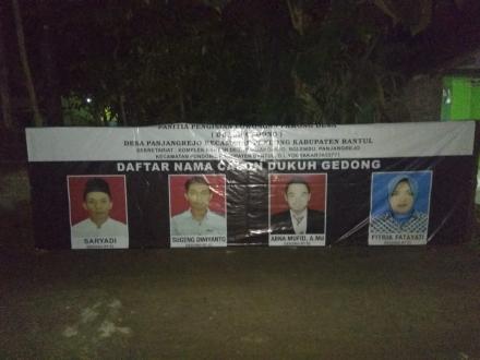 Pemasangan Baner Gambar Calon Dukuh Gedong