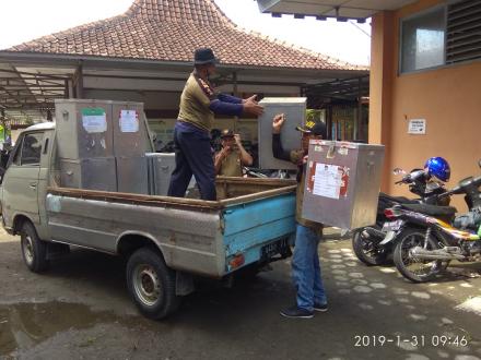 PENGAMBILAN HIBAH KOTAK SUARA DARI KPU