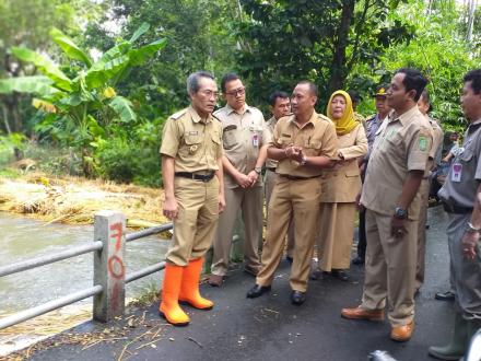 KUNJUNGAN WABUP DI DUSUN KRAPYAK KULON DAN DUSUN GUNUNGPUYUH PASKA BANJIR