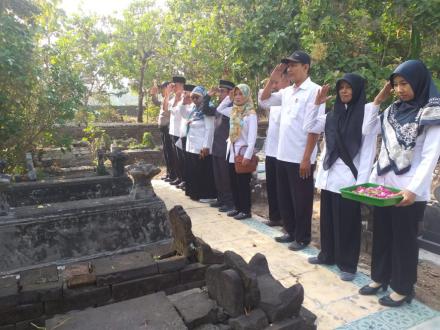 ZIARAH KUBUR PEMERINTAH DESA PANJANGREJO