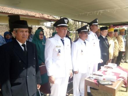 UPACARA BENDERA MEMPERINGATI HARI KEMERDEKAAN REPUBLIK INDONESIA