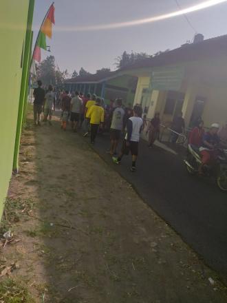 JALAN SEHAT WARGA DUSUN JAMPRIT DALAM RANGKA MEMPERINGATI HARI KEMERDEKAAN REPUBLIK INDONESIA