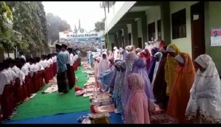 SHOLAT DHUHA BERJAMAAH MURID SD MIMM WATU