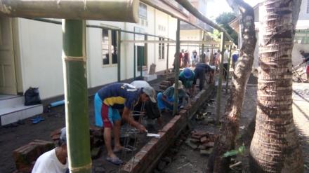 Pembangunan pagar bumi di nglembu