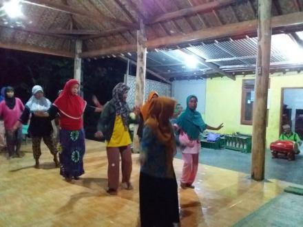 Arisan Kelompok Gejog Lesung