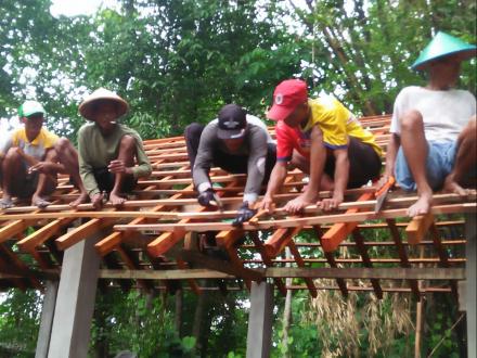 Kerjabakti warga Rt.02 Di Balai Makam Dusun Krapyak wetan