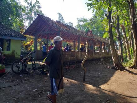 Kerjabakti Warga RT.03 Di Balai Makam Dusun Krapyak wetan