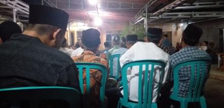 Menghadiri Dzikir Dan tahlil di rumah Bapak Bambang Sujono Anggota TPK desa Panjangrejo.