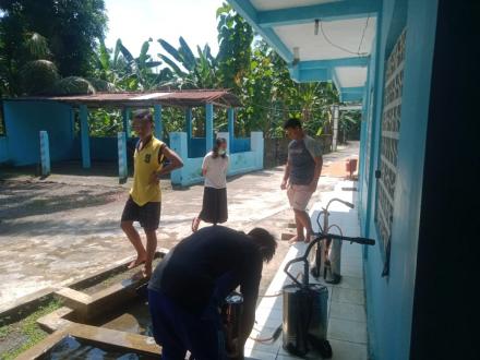 Penyemprotan disinfektan mandiri oleh warga dan pemuda dusun Badan