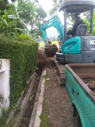 Pembuatan Saluran pembuangan air hujan