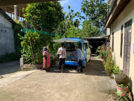 Pajak keliling di dusun Watu