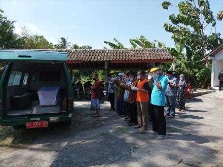 Kegiatan Pemakaman Tim Kubur Cepat di Pedukuhan Gedangan dengan Prosedur Kesehatan