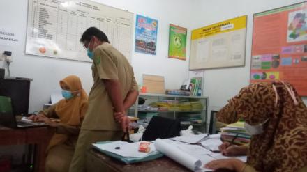 Puskesos Sejahtera mempersiapkan undangan untuk 135 KPM dari anggaran Dana Desa