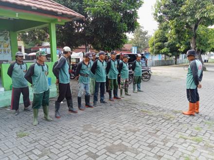 Kerjabakti Linmas Kalurahan Panjangrejo di Lapangan Kalurahan