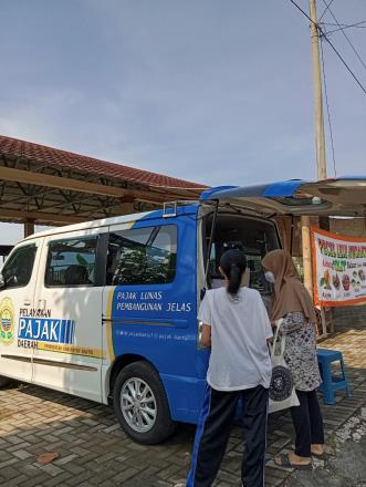 Mobil Pajak Keliling di Dusun Panjang