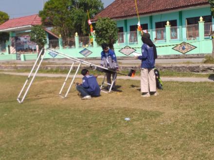 Penerbangan Pesawat Robotik oleh Mahasiswa/i dari UAD