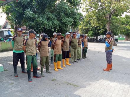 Kerjabakti Linmas Kalurahan Panjangrejo di Lapangan Kalurahan