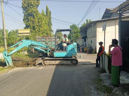 Pekerjaan Jalan/ Pembuartan Gorong-gorong