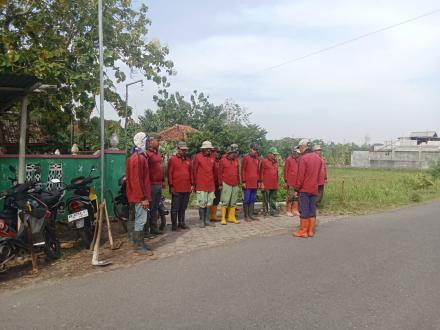 Kerja Bakti Linmas Kalurahan Panjangrejo