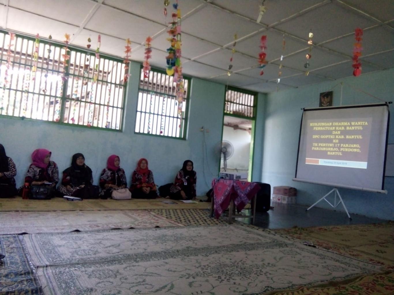 Kunjungan Darma Wanita Ke Tk Pertiwi 17 Dusun Panjang Panjangrejo